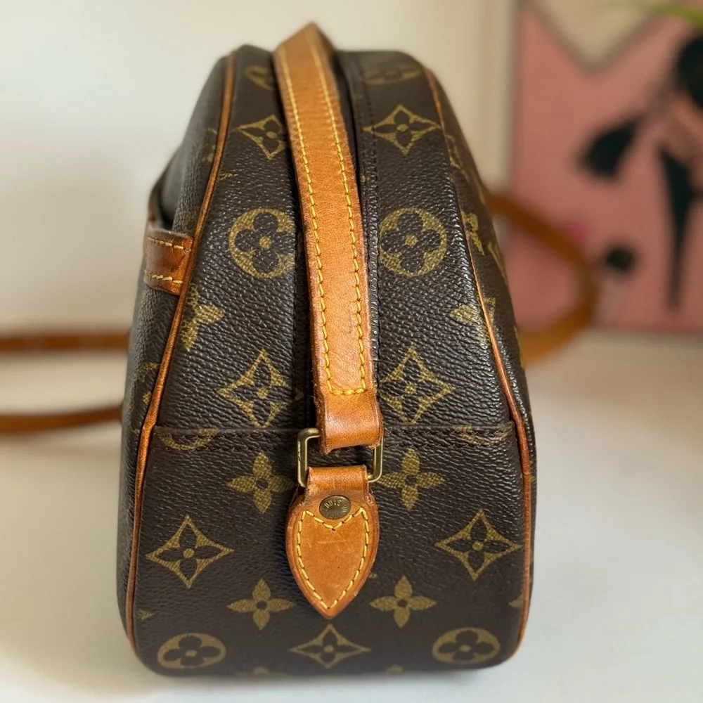 Louis Vuitton Blois Monogram Crossbody Bags 🌟 - Picture 5 of 14